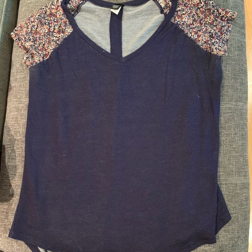 Torrid tshirt with floral capped sleeves